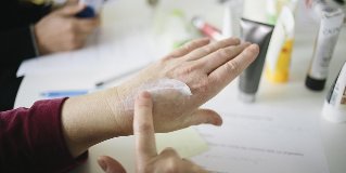 Rejuvenation of the skin of the hands at home