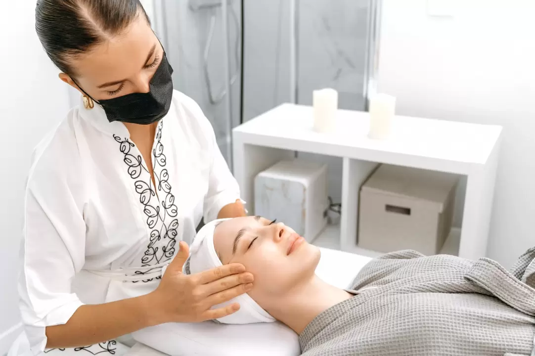 A professional massage promotes the rejuvenation of facial skin without injections