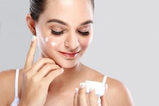 Care for oily face skin moisturizing